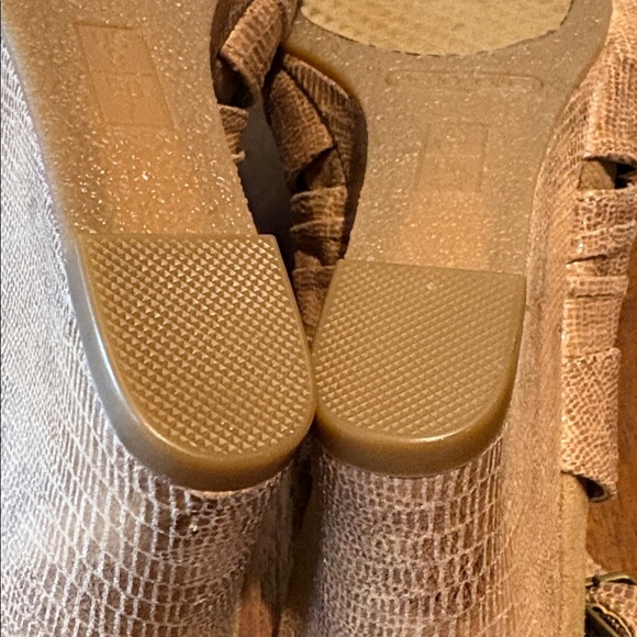 Aerosoles  open toe sling back shoe/wedge heel  tan sparkly leather/suede size 9 - Picture 13 of 14